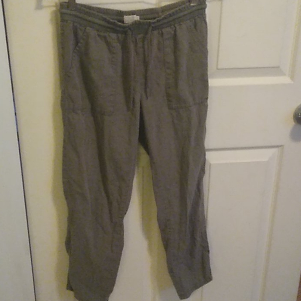 Gray Volcom capris